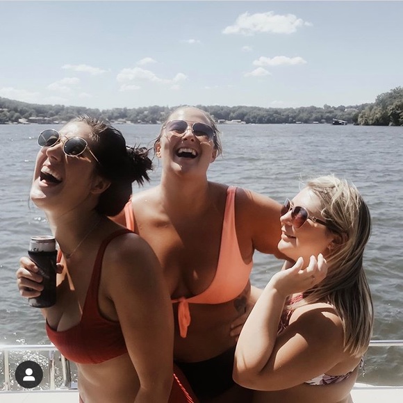 ⚡️Meet Your Posher⚡️ - Picture 4 of 5